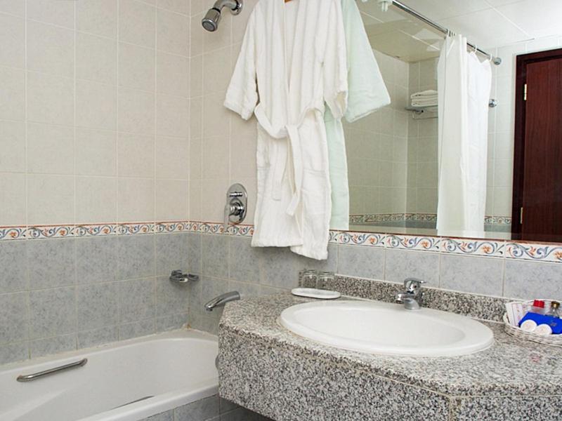 Safeer Plaza Hotel Маскат Экстерьер фото